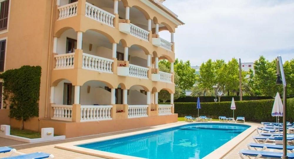 Apartamentos S'Olivera Canyamel  Exteriör bild