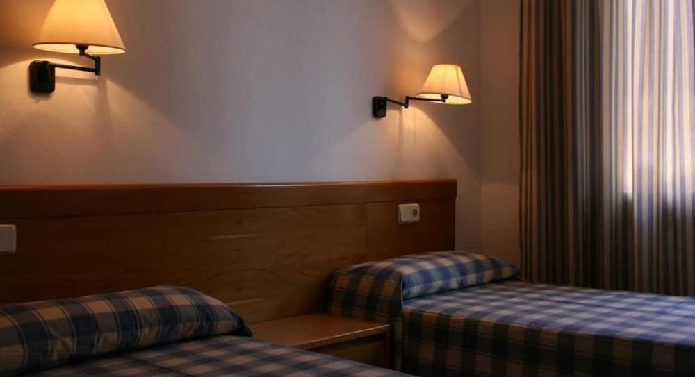 Apartamentos S'Olivera Canyamel  Exteriör bild
