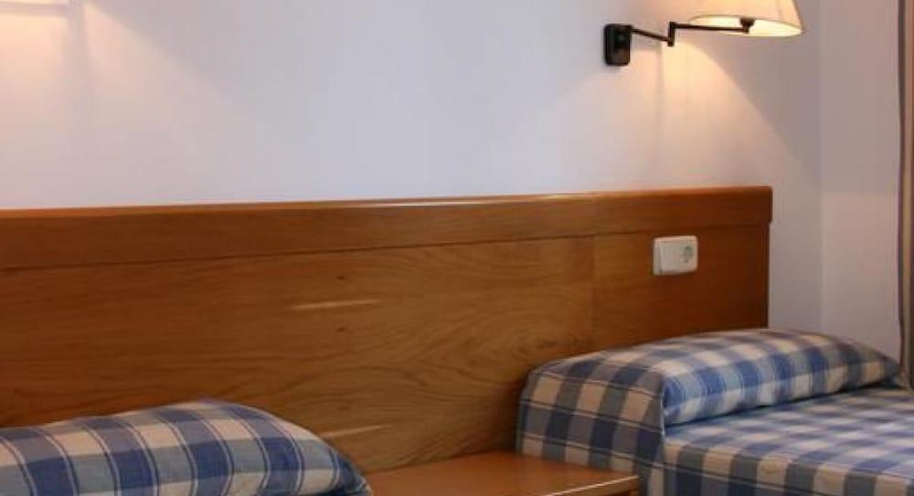Apartamentos S'Olivera Canyamel  Exteriör bild