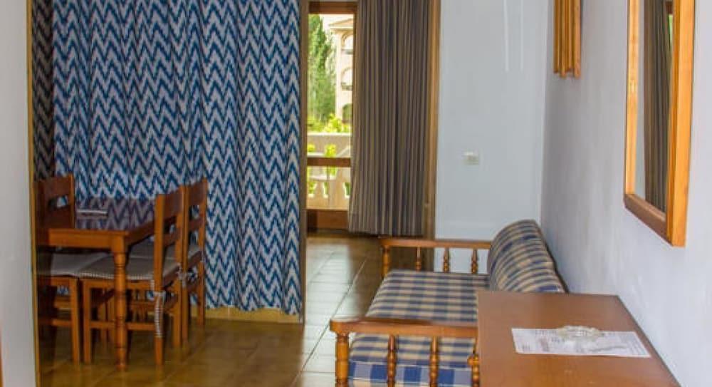 Apartamentos S'Olivera Canyamel  Exteriör bild