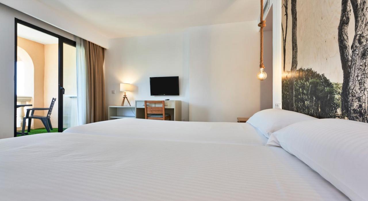 Apartamentos S'Olivera Canyamel  Exteriör bild