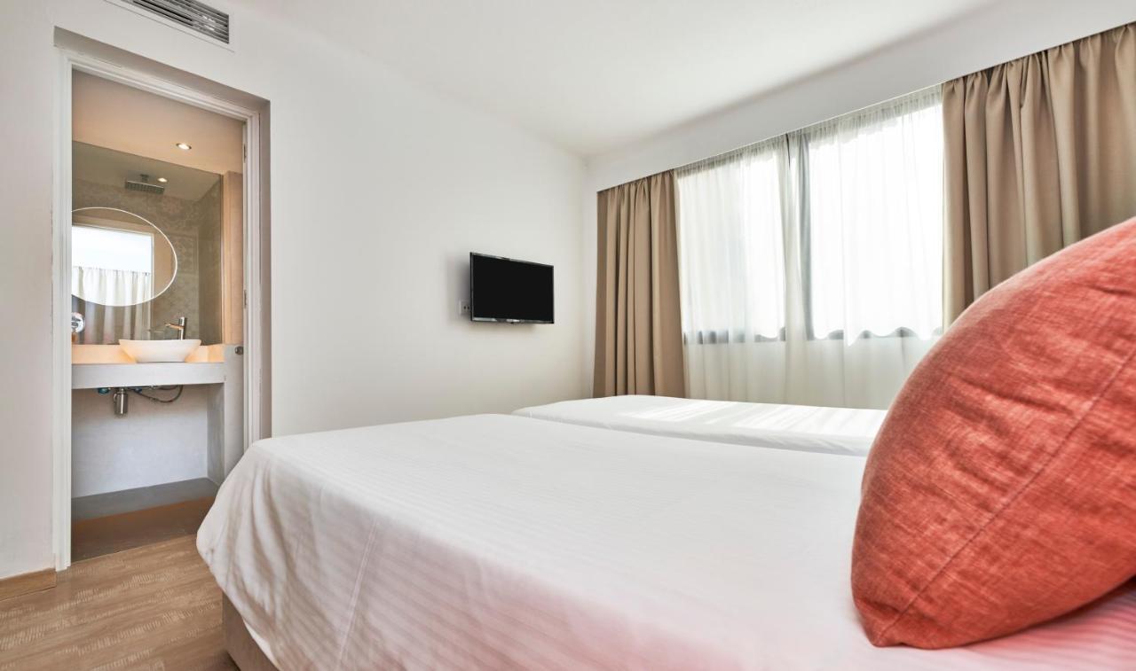 Apartamentos S'Olivera Canyamel  Exteriör bild