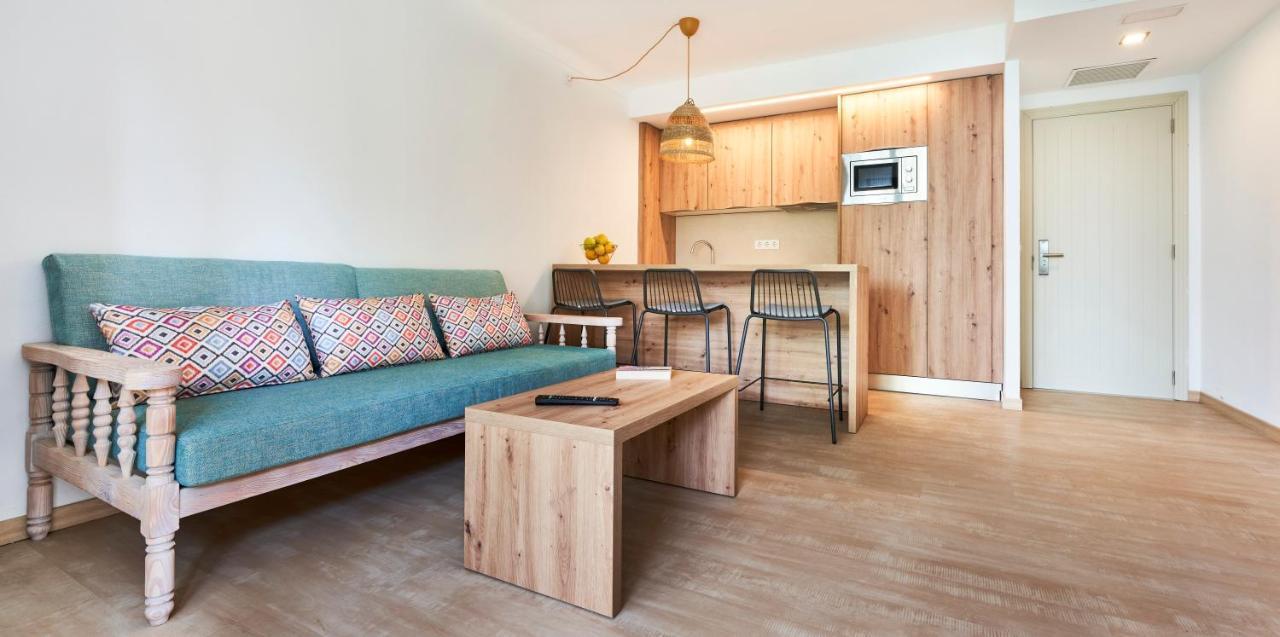 Apartamentos S'Olivera Canyamel  Exteriör bild