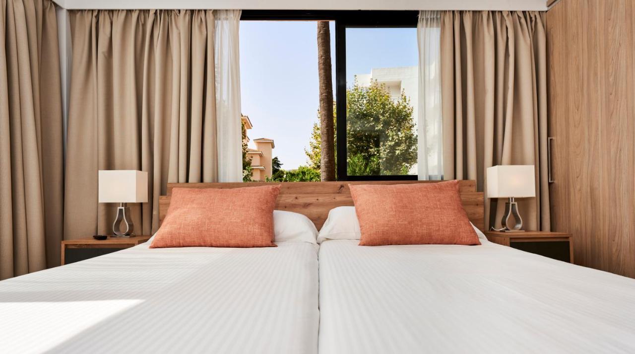 Apartamentos S'Olivera Canyamel  Exteriör bild