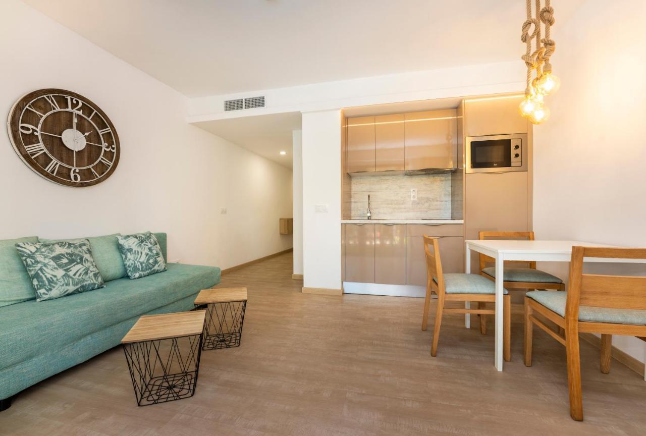 Apartamentos S'Olivera Canyamel  Exteriör bild