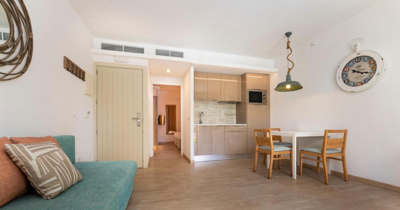 Apartamentos S'Olivera Canyamel  Exteriör bild